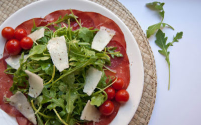 Carpaccio de Brésaola della Valtellina –IGP- au pesto verde et copeaux de Parmigiano Reggiano