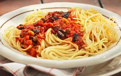 Spaghetti or fusilloni with ragu (bolognese)